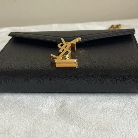 𝑪𝑨𝑺𝑺𝑨𝑵𝑫𝑹𝑨 𝑾𝑨𝑳𝑳𝑬𝑻 𝑶𝑵 𝑪𝑯𝑨𝑰𝑵 - Picture 12 of 14